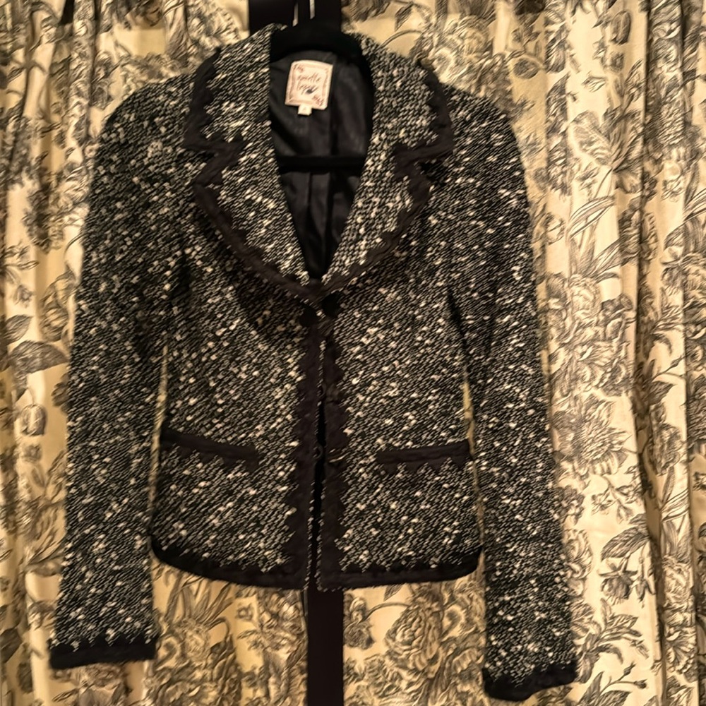 Cute Coco Chanel inspired. XS petite. Cream and black